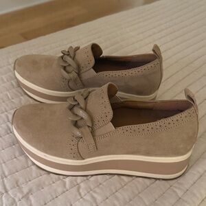 Mad Love Women's Maryanne Platform Loafers Taupe